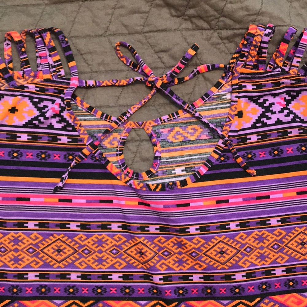 Geometric Print Crop Top - Picture 3 of 3